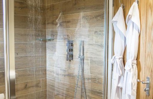 Abbess Roding Hotel | The Three Chimneys Country Pub