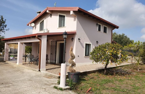 Solarino Villa | The three Floriana flowers