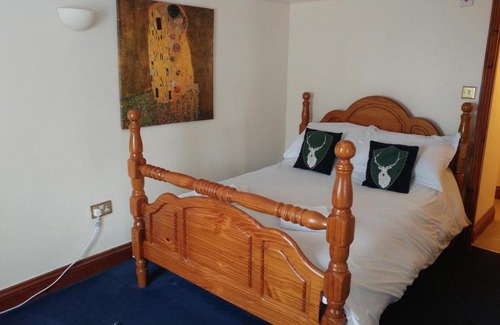 Drayton Parslow Hotel | The Three Horseshoes