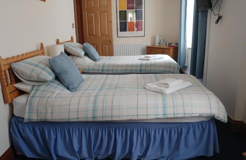 Drayton Parslow Hotel | The Three Horseshoes