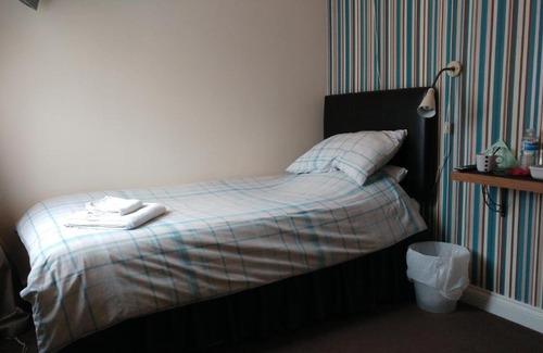 Drayton Parslow Hotel | The Three Horseshoes