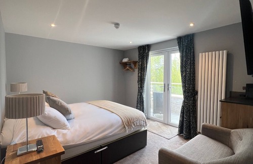 Mepal Hotel | The Three Pickerels