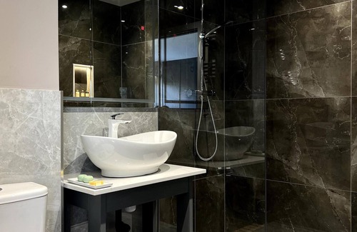 Mepal Hotel | The Three Pickerels