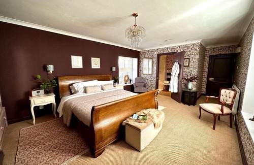 Chepstow Hotel | The Three Tuns