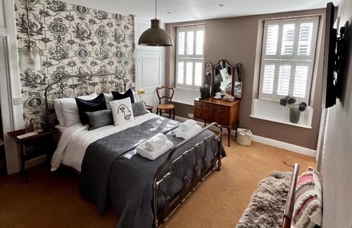 Chepstow Hotel | The Three Tuns