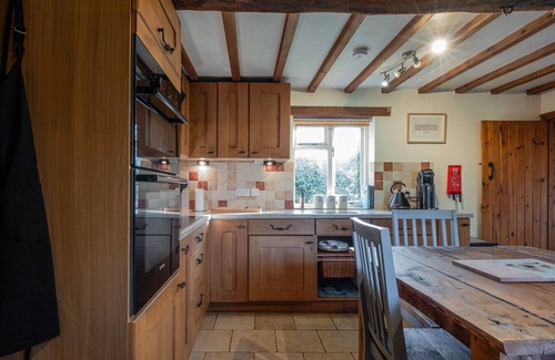 Sedgeberrow House | The Threshing Barn - Stunning 5 Bedroom Retreat