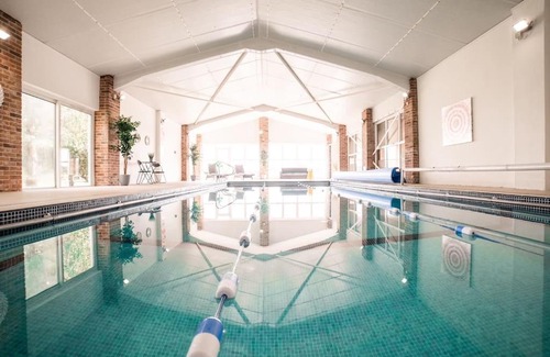 Pentney House | The Threshing Barn - relaxing countryside spa break
