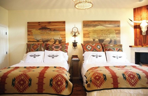 Round Top Bed & Breakfast | The Thunderbird Room - Wander Inn