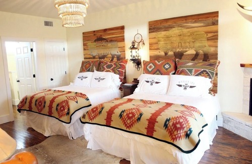 Round Top Bed & Breakfast | The Thunderbird Room - Wander Inn
