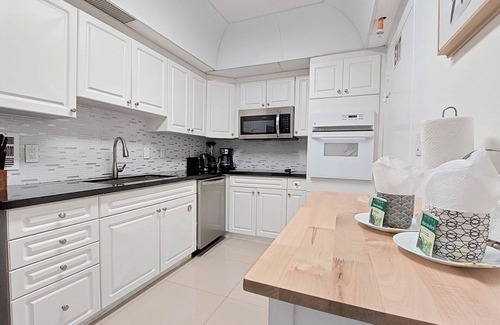 Hollywood South Central Beach Apartment | THE TIDES - 4th Floor (U) - 1 bedroom