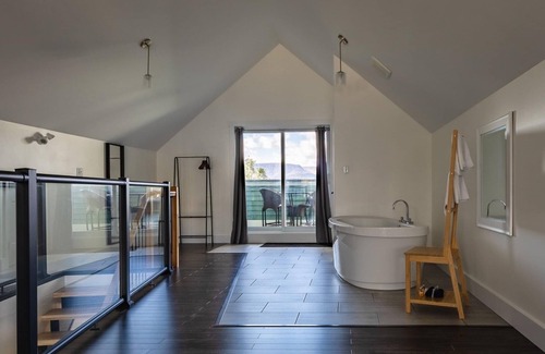 Norris Point Hotel | The Tides Inn