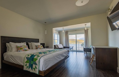 Norris Point Hotel | The Tides Inn