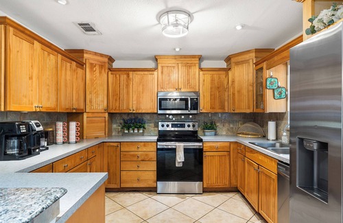 Largo House | The Tiki House! Heated Pool, Close to the Beach! 20% Off Fall Special