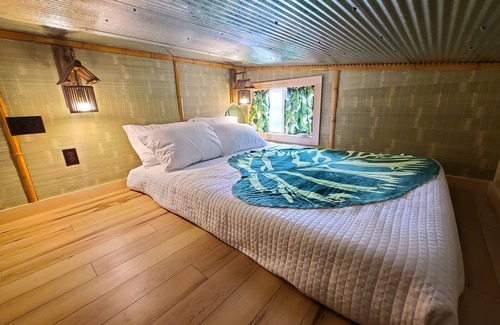Lakeside Apartment | The Tiki Hut - Tiny House - Tiny Digs Lakeshore