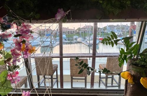 Clear Lake Shores Hotel | The Tiki Treasure