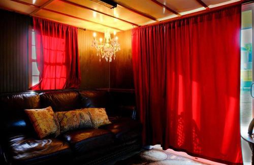 Clear Lake Shores Hotel | The Tiki Treasure