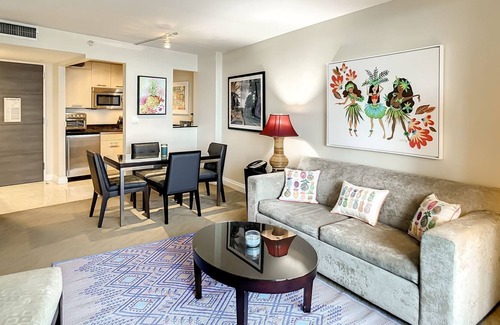 Birch Park Finger Streets Condo | 'The Tiki Tropical' Waterfront Suite w/ Kitchen!