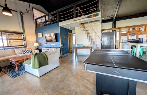 Norwood Cabin | The Tillery Barndo - Two bedrooms/loft, dock, flat lot, spa, trampoline, golf