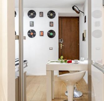 Rione Duomo Apartment | The Time Traveler's Den studio-apartment