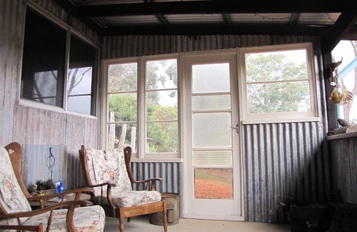 Winnejup Cottage | The Tin Shack - Quaint & Quirky