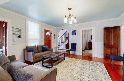 Long Beach House | The Tinker House