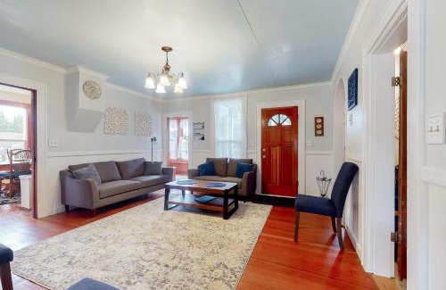 Long Beach House | The Tinker House