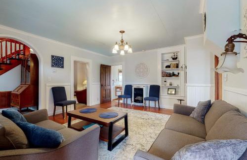 Long Beach House | The Tinker House