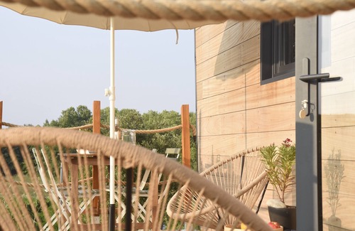 Meyrargues Ski Chalet | The Tiny House in the vineyards of Château de Vauclaire