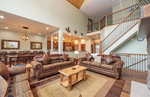 Waterfront Greens House | The Tippy Canoe - Luxurious 8BR - Indoor Pool & Hot Tub - Deep Creek Lake -