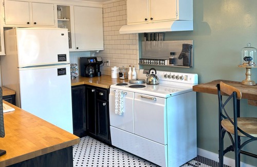 Demorest Apartment | The Tomlin House - Hike, Wine, Dine - Historic Gem in North GA Mountains!