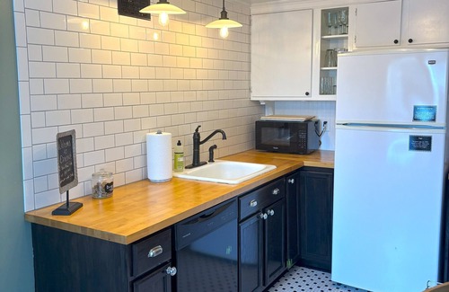Demorest Apartment | The Tomlin House - Hike, Wine, Dine - Historic Gem in North GA Mountains!