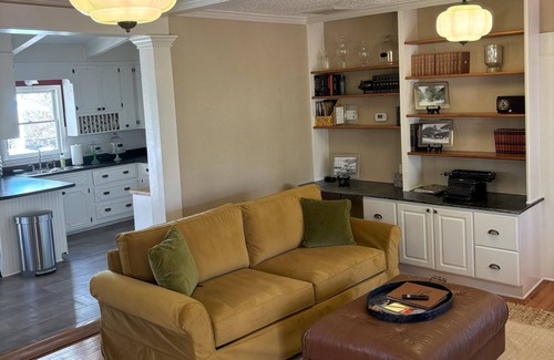 Demorest Apartment | The Tomlin House-Historic 1904 2BR- Hike-Wine-Dine in North GA Mountains