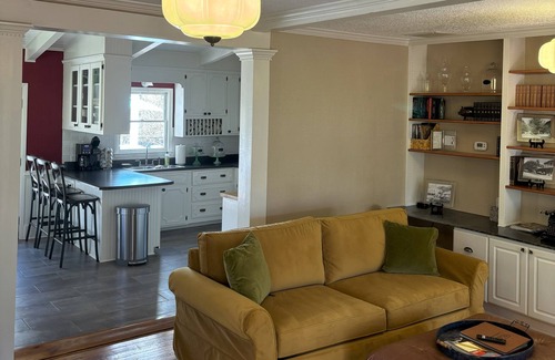 Demorest Apartment | The Tomlin House-Historic 1904 2BR- Hike-Wine-Dine in North GA Mountains