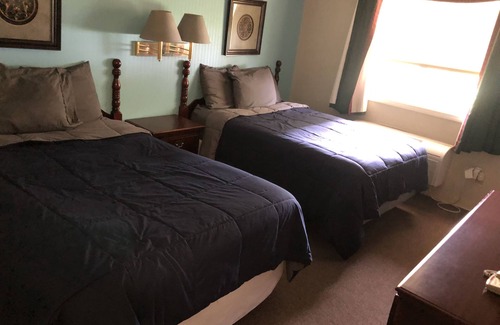 Tompkinsville Hotel | The Tompkinsville Inn