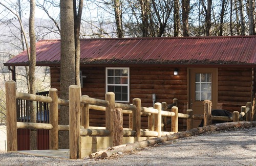 Sparta House | "The ToolShed" a Pet Friendly Cabin near Fall Creek Falls!, The Toolshed Hillside Cabin With a View