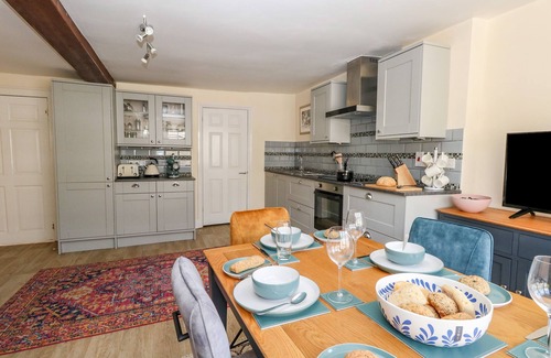 Dorchester House | THE TOWN HOUSE, pet friendly, character holiday cottage in Dorchester