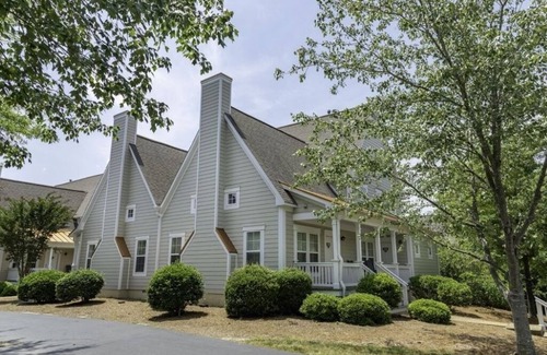 Lackey House | The Townes 2 Bedroom at King's Creek Resort
