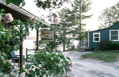 Havelock-Belmont-Methuen Ski Chalet | The Trace at Oak Lake - Chalet #13 - Queen Studio