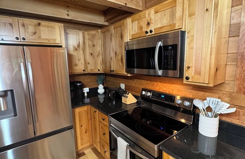 Laurelville Cabin | The Tradesman: Brand New, Custom Built Log Cabin in The Hocking Hills