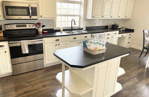 Bentonville House | The Trail House ~ Bike In/Bike Out Coler + Hot Tub