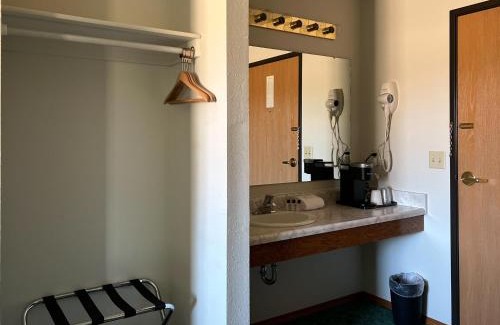 Stanton Hotel | The Trail Inn - Stanton, IA - 620 Halland Ave