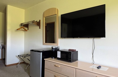 Stanton Hotel | The Trail Inn - Stanton IA - Halland Ave
