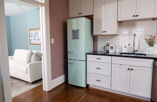 Roanoke Apartment | The Trailway Suite - The Historic Winona House