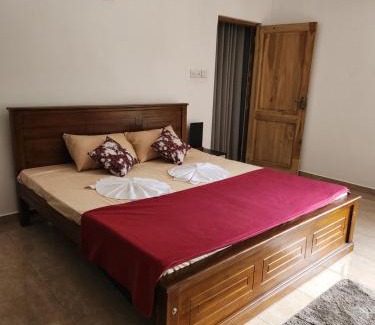 Udunuwara House | The Train Cottage Kandy - Homestay