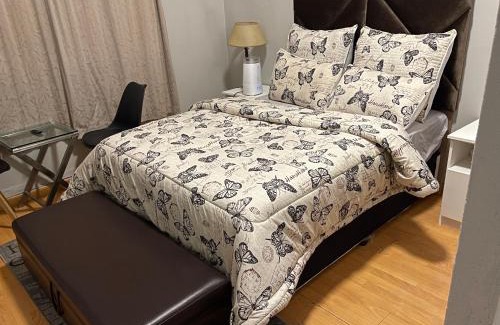 Greater Johannesburg Metropolitan Area House | The Tranquil Golden Retreat