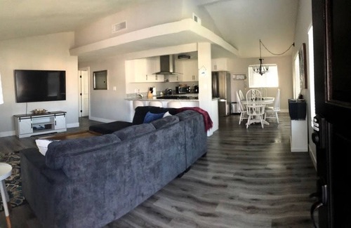 Visalia House | The Tranquil Retreat-A perfect getaway to sunny CA