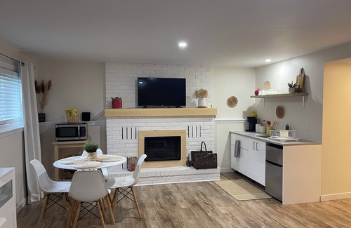 St. Catharines Apartment | The Tranquil sun room