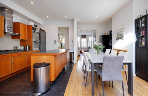 Wandsworth House | The Tranquil Townhouse, by Veeve