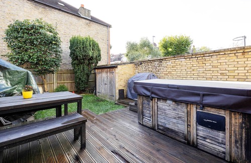 Wandsworth House | The Tranquil Townhouse, by Veeve
