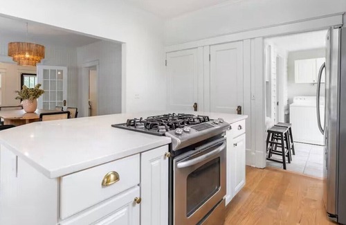 Historic Waverly House | The Traveler - Eclectic Style in Walkable Area